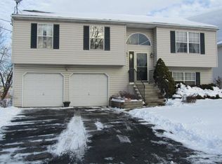 697 Oakwood St, Easton, PA 18045