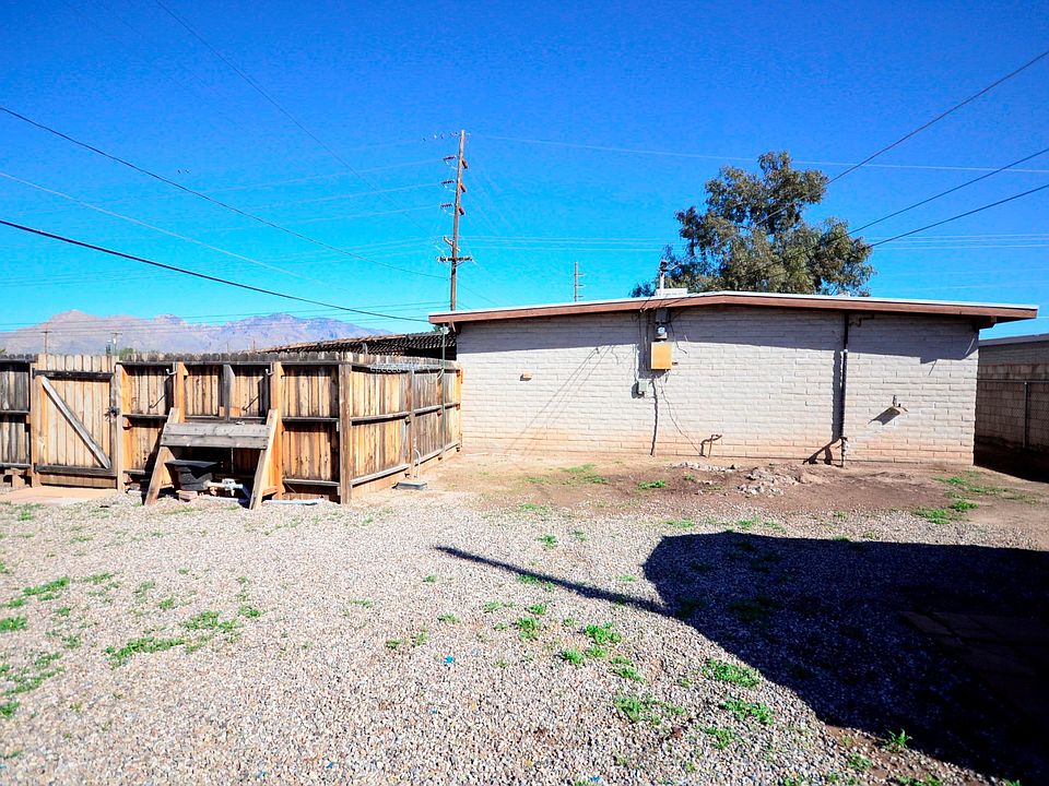 2nd image of 4981 N La Cholla Blvd