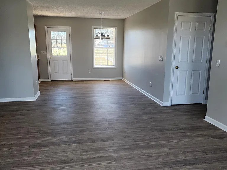 143 W Gate Dr — Photo 2