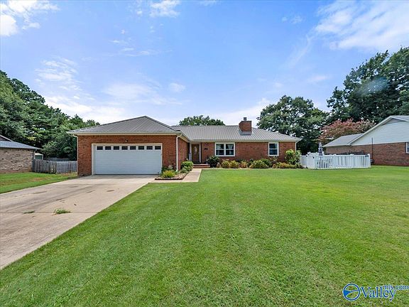 2nd image of 228 Pin Oak Dr