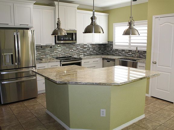 2nd image of 829 Dogwood Trl