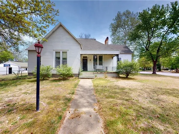 127 S Clay St, Nevada, MO 64772