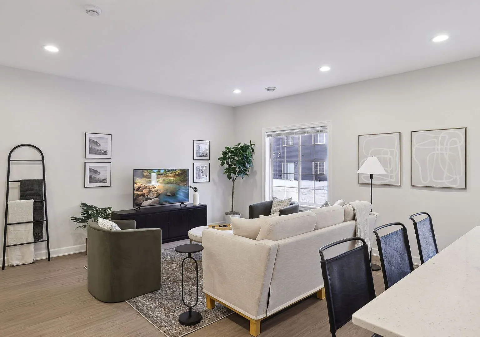 3 Bedroom Town Home — Photo 3