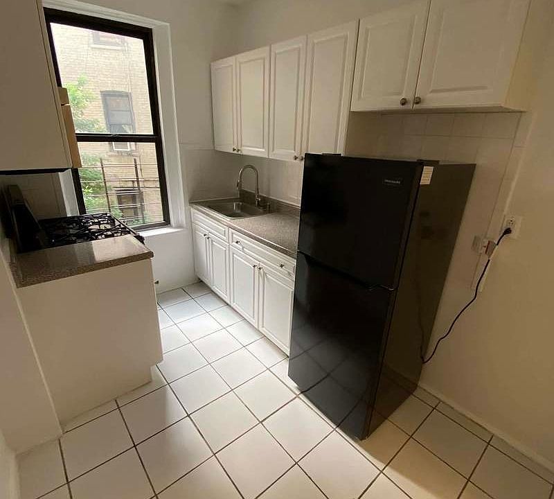 2nd image of 2105 Foster Ave APT 2