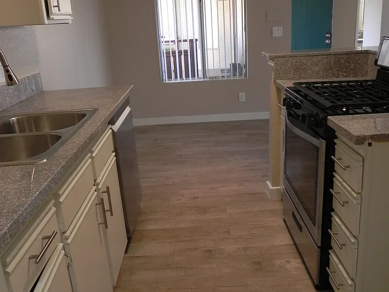 Chapman Villas Apartments — Photo 31