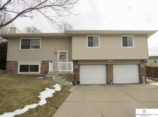 6211 S 51st Cir, Omaha, NE 68117