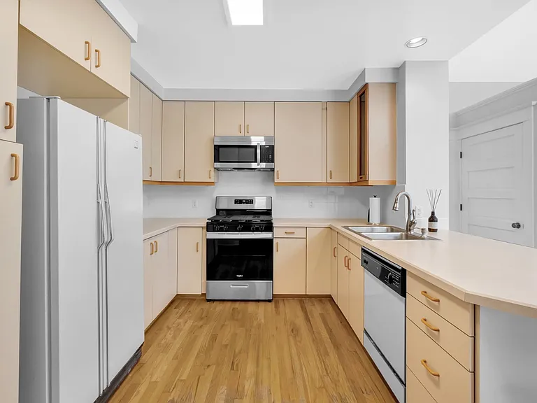 1036 S Race St — Photo 9
