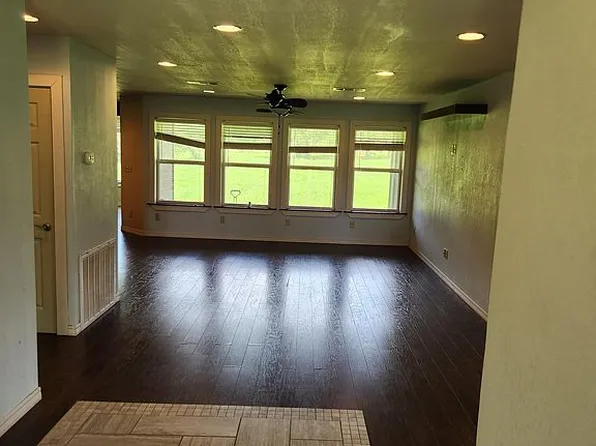 2400 Sweet Home Rd, Broken Bow, OK 74728