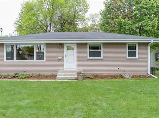 105 92nd St W, Bloomington, MN 55420