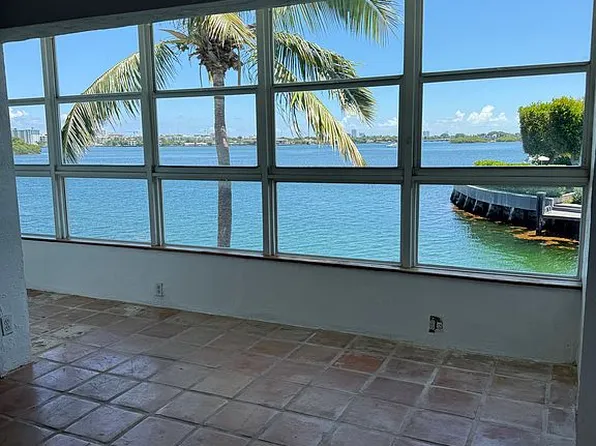 2700 NE 135th St APT 20, North Miami, FL 33181