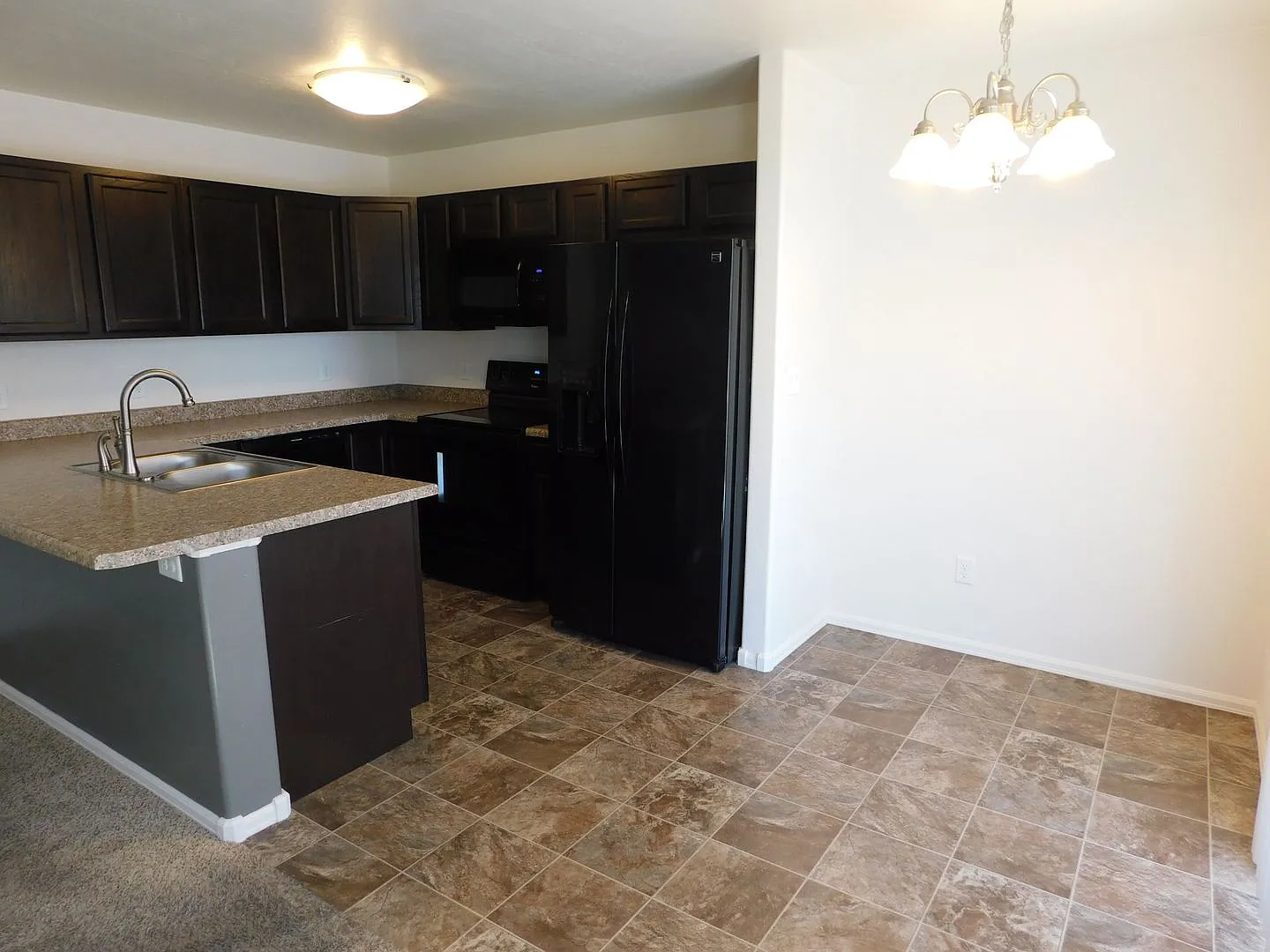 Spacious 3-Bedroom Condo with Garage Great Location! — Photo 3