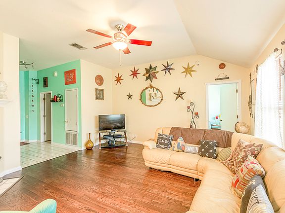 5th image of 103 Tanglewood Ln