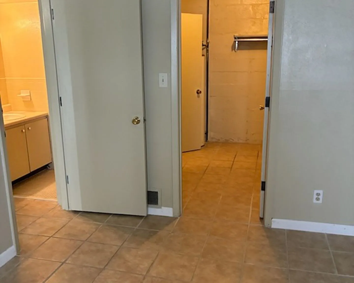 1 bed, $650 — Photo 3