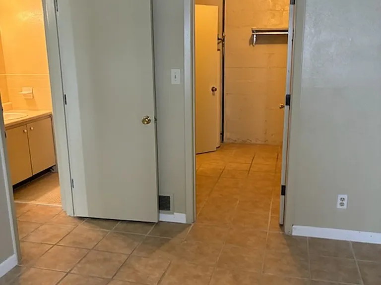 1160 Grand Terrace Dr #7 — Photo 3