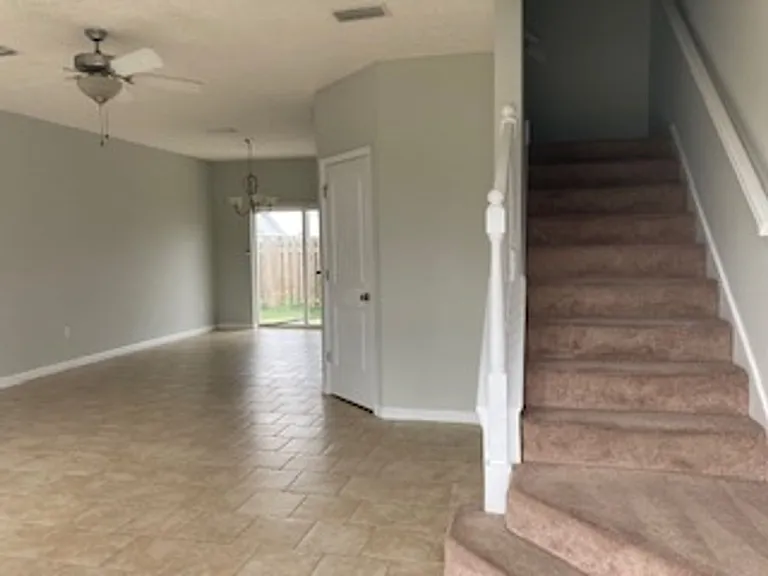 2601 Avondale Ct — Photo 3