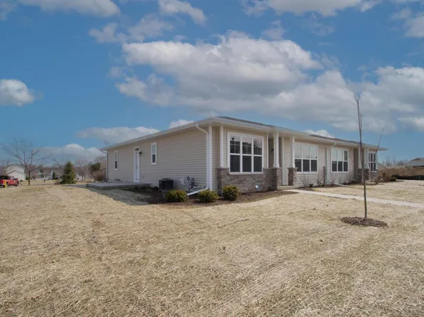613 Hunter Oaks BOULEVARD, Watertown, WI 53094