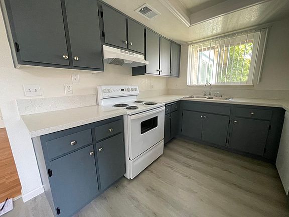 3rd image of 2294 Kendall Dr #L4