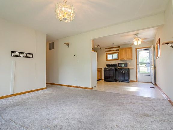 2nd image of 3878 Applewood Dr