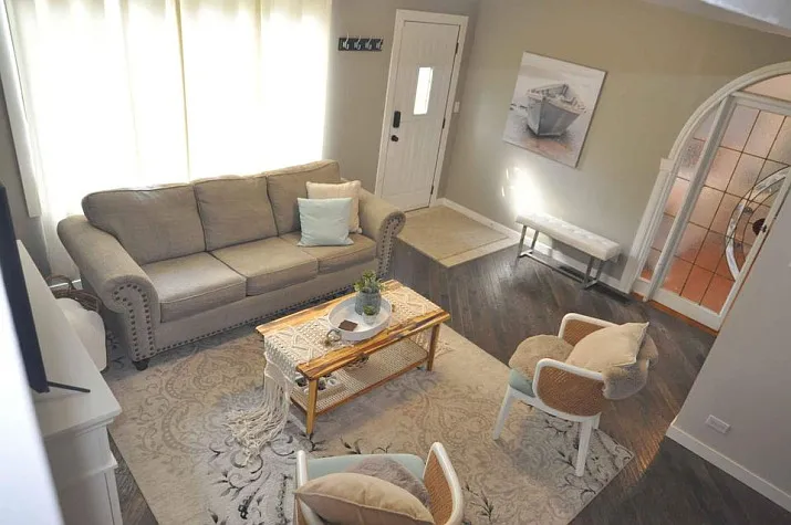 Furnished Short Term Rental Main Floor Suite! — Photo 3