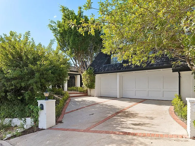 1075 Wallace Rdg — Photo 46