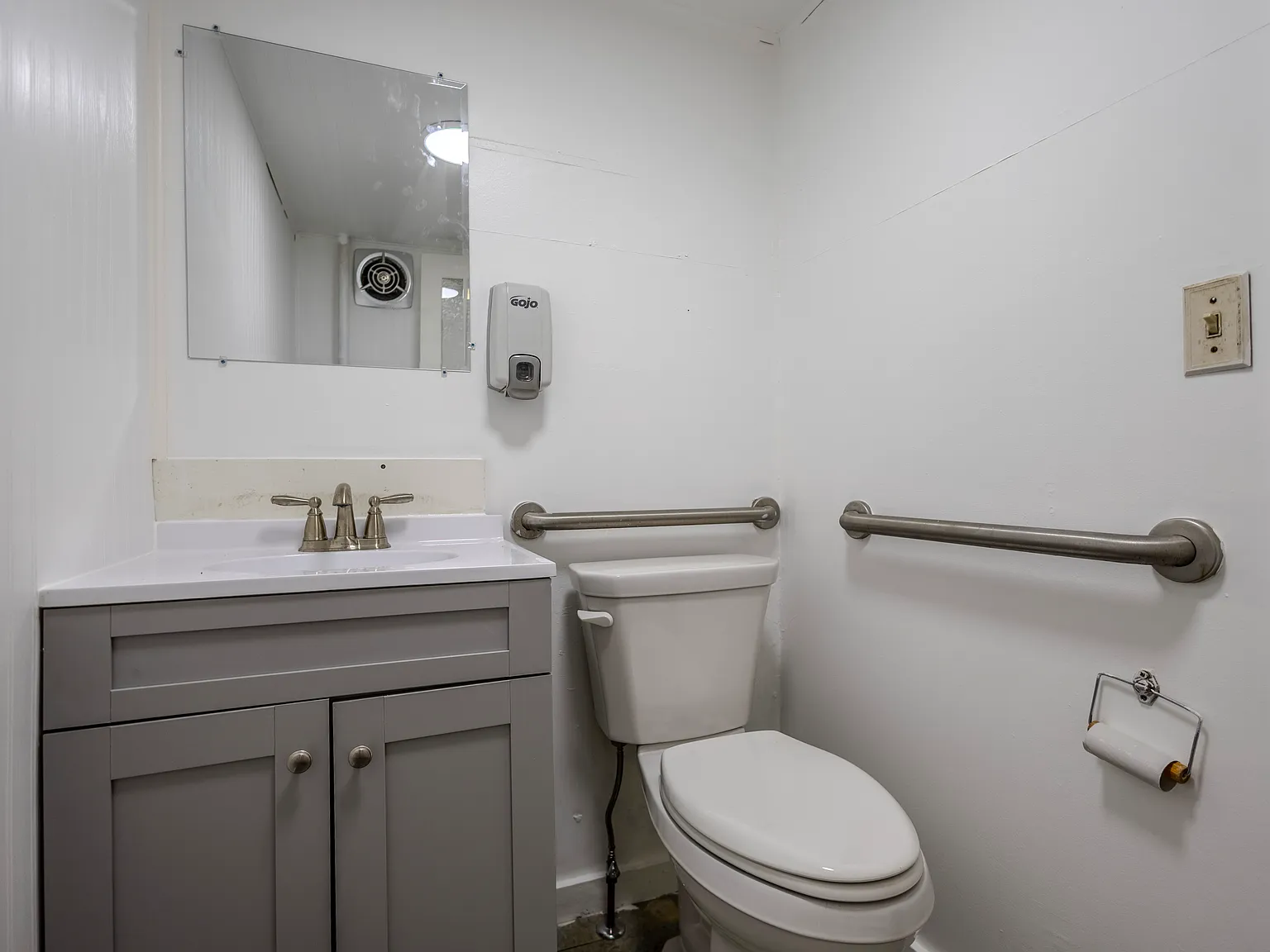 Studio, 2000 sqft, $795 — Photo 2