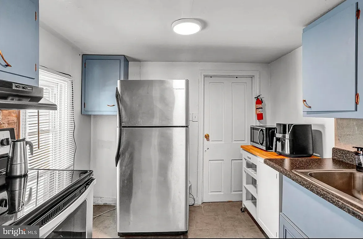 2 bed, $1,300 — Photo 2