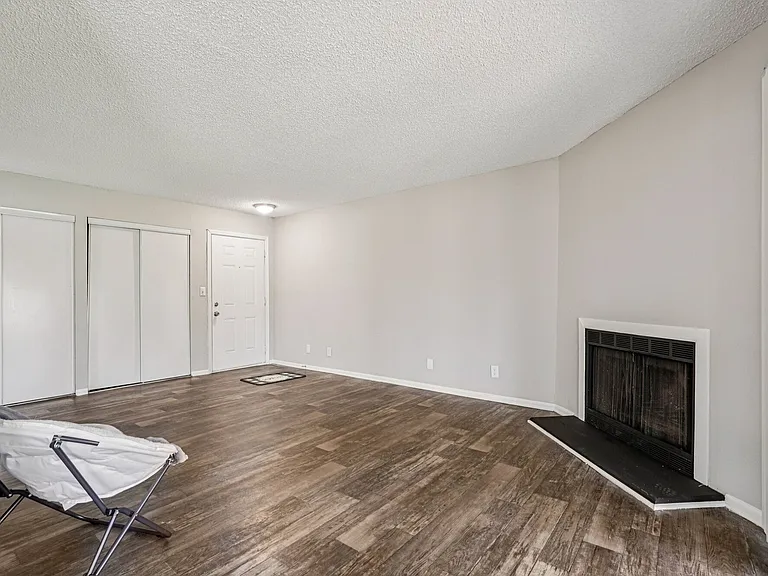 Las Palmas Apartments — Photo 45