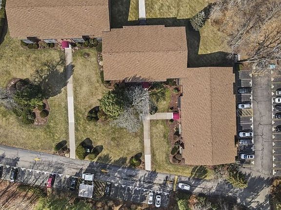 5th image of 221 Oak St APT 17-33
