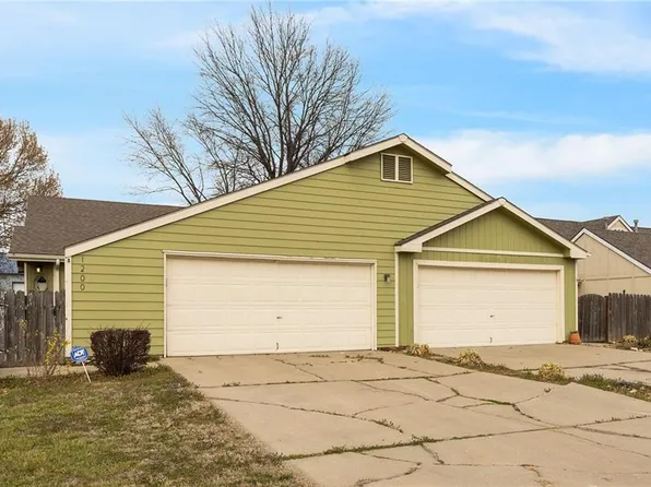 1200-1202 E 25th Ter, Lawrence, KS 66046