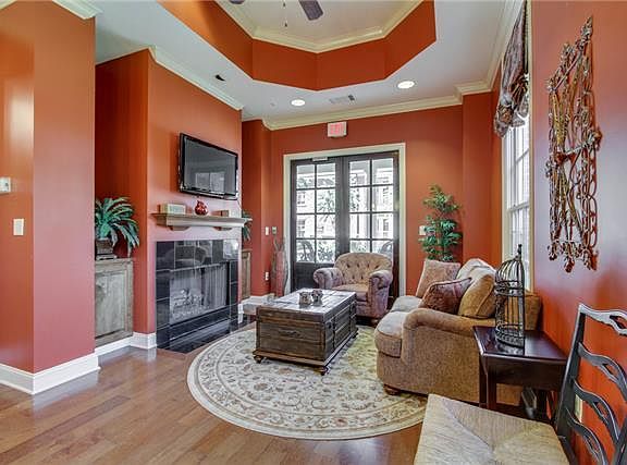 3rd image of 725 Grant Park Ct
