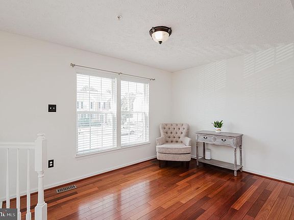 5th image of 434 Rose Way