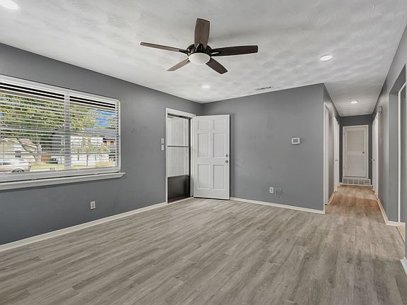5th image of 1704 Foster Dr
