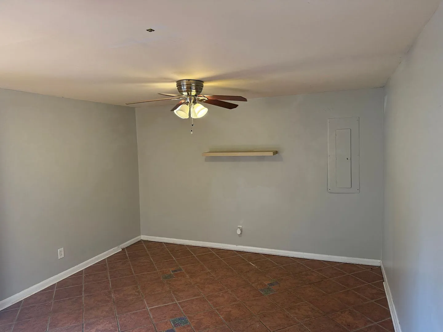 Rare find 3 bed, 3 bath A Frame, Riverfront in Madison — Photo 4