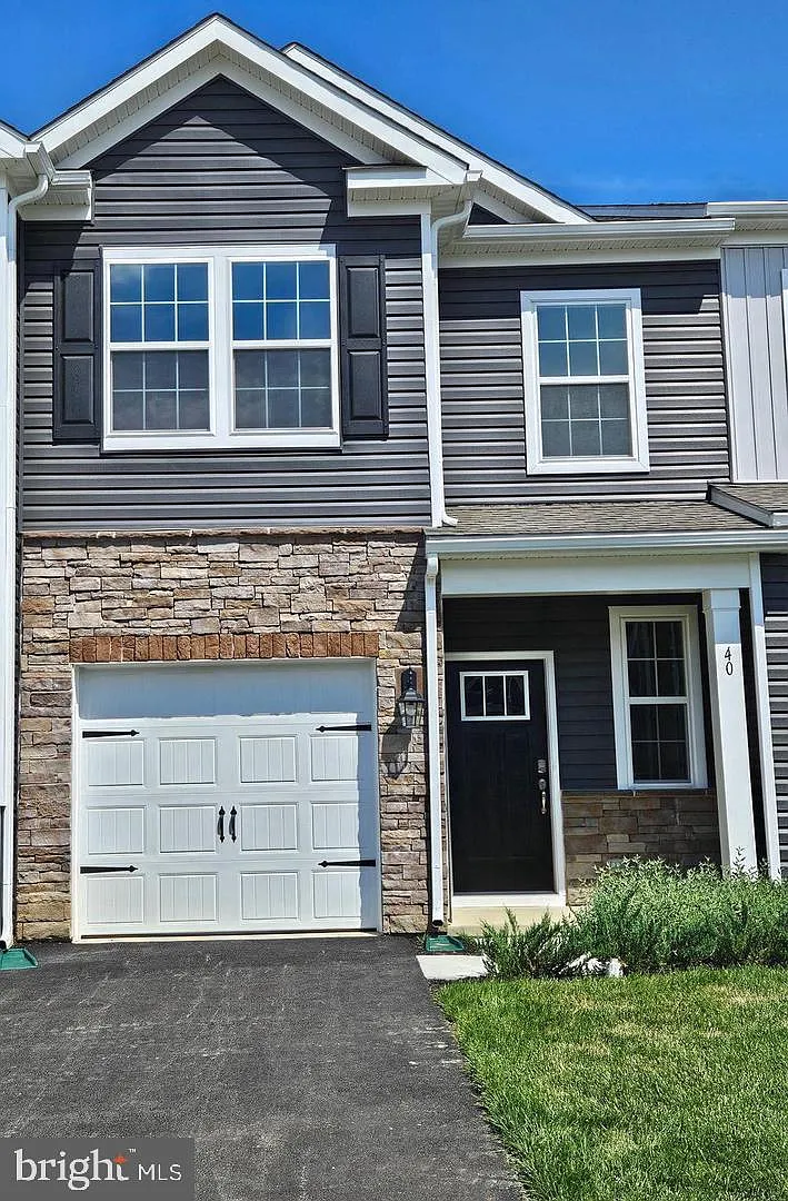 3 bed, 2.5 bath, 1500 sqft, $2,875 — Photo 1