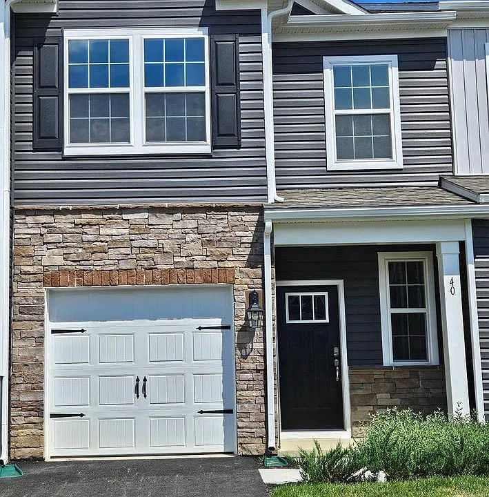 40 Elliot Ln