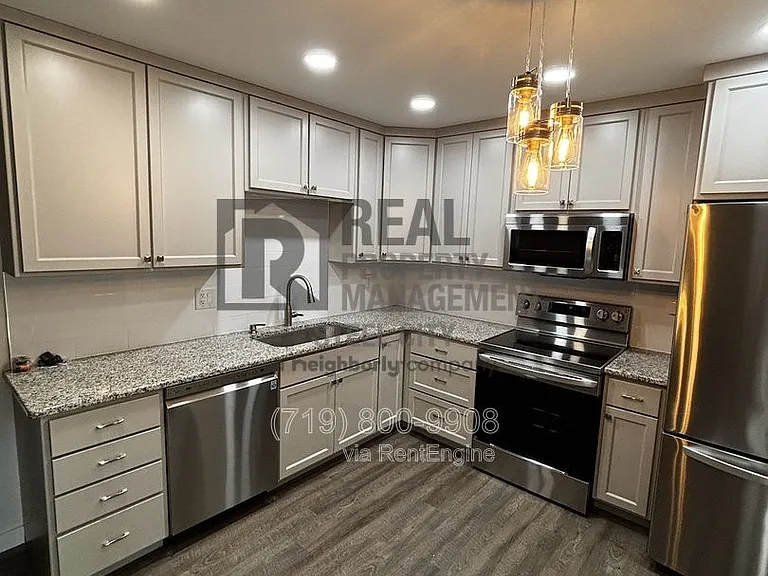 2107 Chatalet Ln #F — Photo 9
