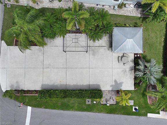 2nd image of 5583 Brightwood DR