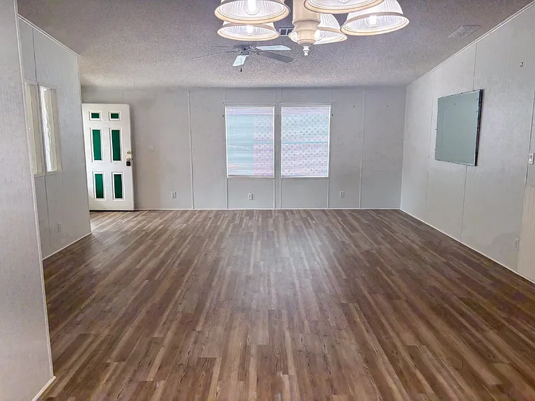 3510 Petticoat Jct — Photo 4