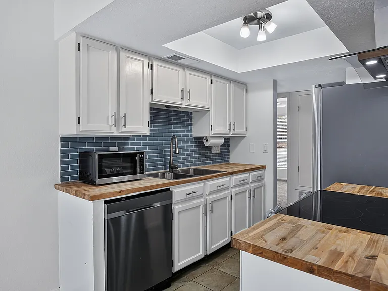 10501 Delicado Pl NE — Photo 8