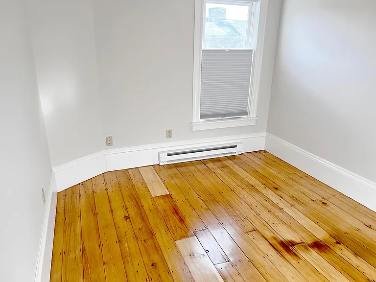 648 E 7th St #3 — Photo 10