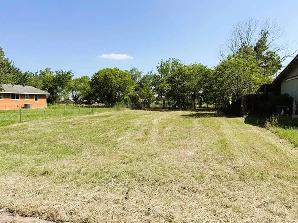 104 W Burton St, Manor, TX 78653