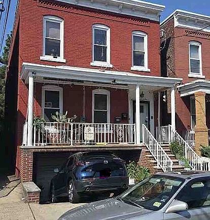 4th image of 21 W 16th St