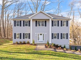 13 E Hill Rd, Cortlandt Manor, NY 10567