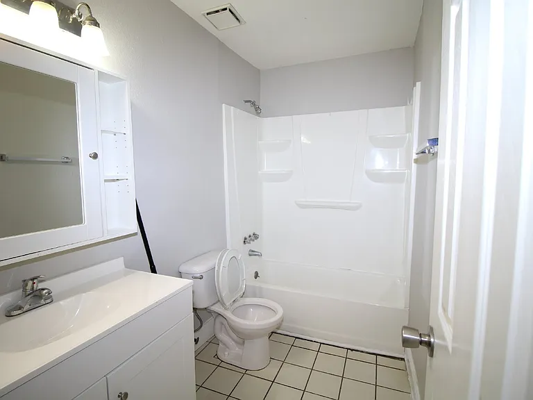 907 N 77th Ave #B — Photo 9