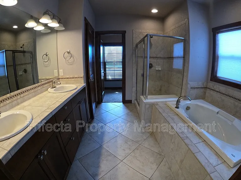 1032 Hessen Dr — Photo 12