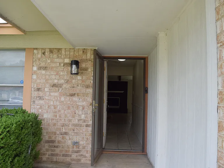 1709 Hooten St — Photo 3