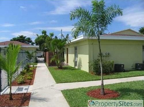 4th image of 1755 Forest Hill Blvd APT 4
