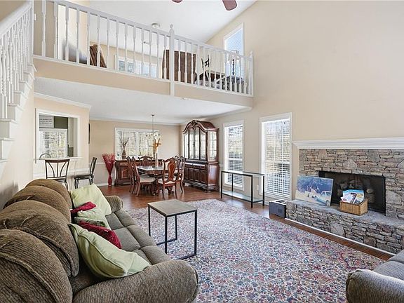 2nd image of 355 Radcliffe Trce