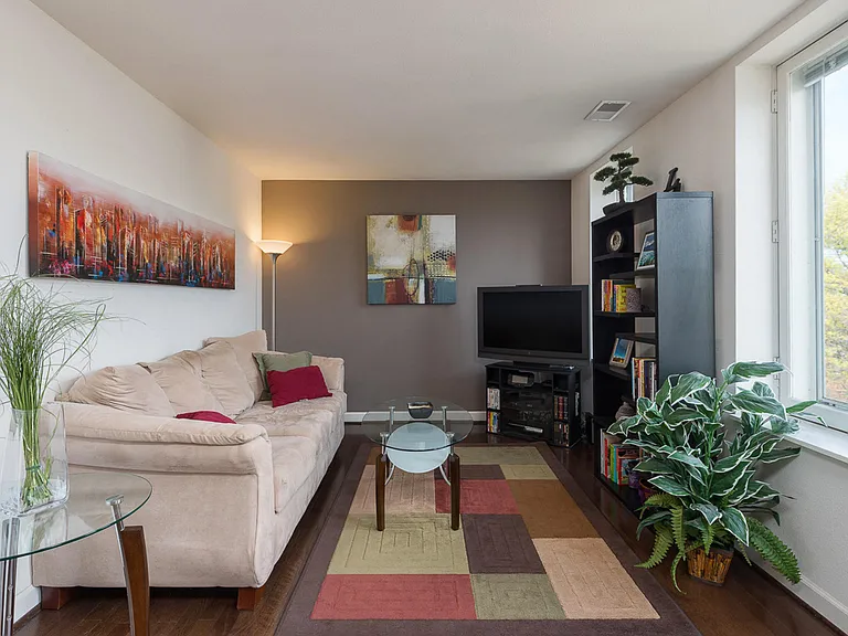 5330 Pershing Ave #502 — Photo 3