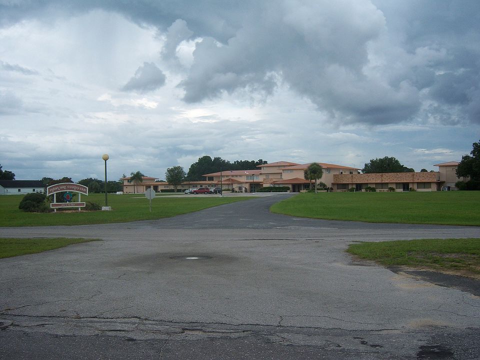 1st image of 9 Tropicana Dr